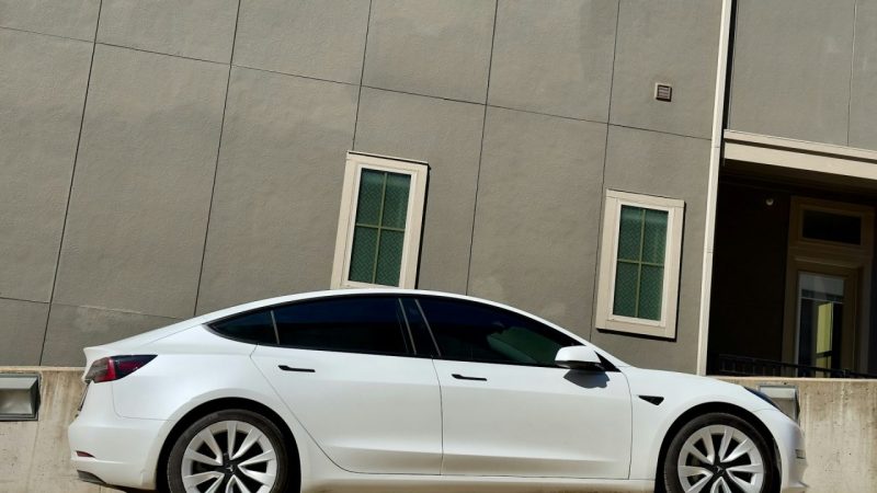 Économie de carburant et technologie hybride : les performances des berlines françaises