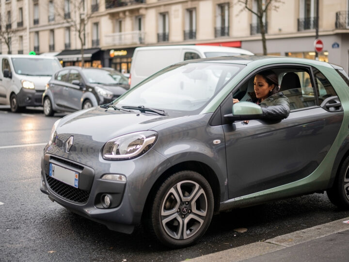 Quels sont les équipements indispensables pour la conduite en ville ?